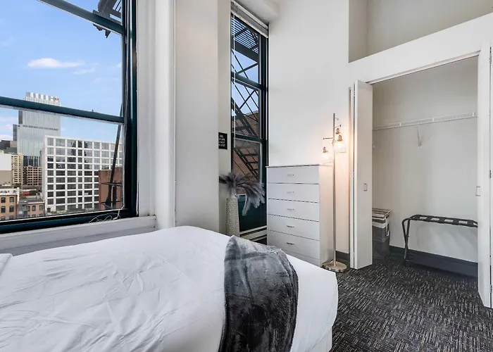 West Loop - Views With In & Out Parking 6 *