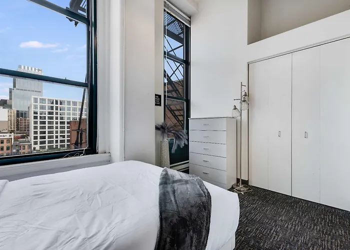 West Loop - Views With In & Out Parking 6 *