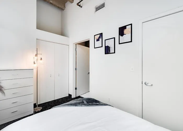 West Loop - Views With In & Out Parking 6 *